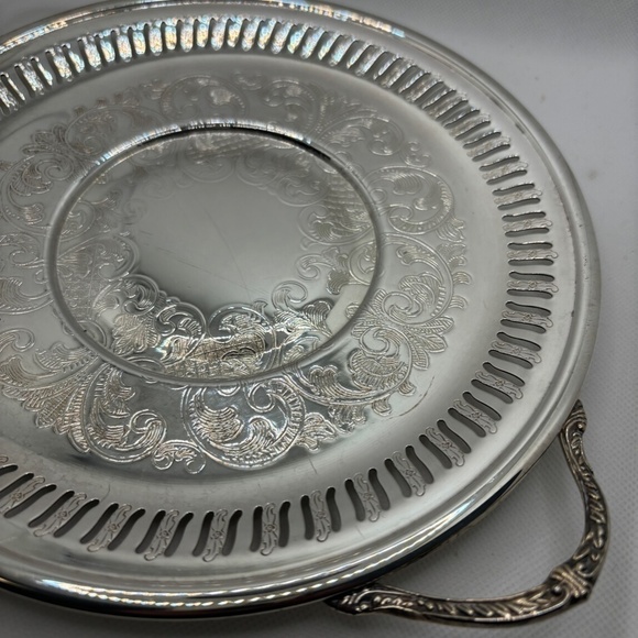 Viking Plate 8 3/4" w/ lead mount Handles E.P Copper Made in Canada Silverplated - Picture 3 of 6